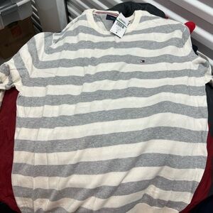 Tommy Hilfiger Knit Pullover Sweater Men’s L Long Sleeve Grey White Striped